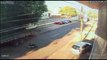 Nasceu de novo: Vídeo mostra motocicleta batendo violentamente contra caminhão estacionado