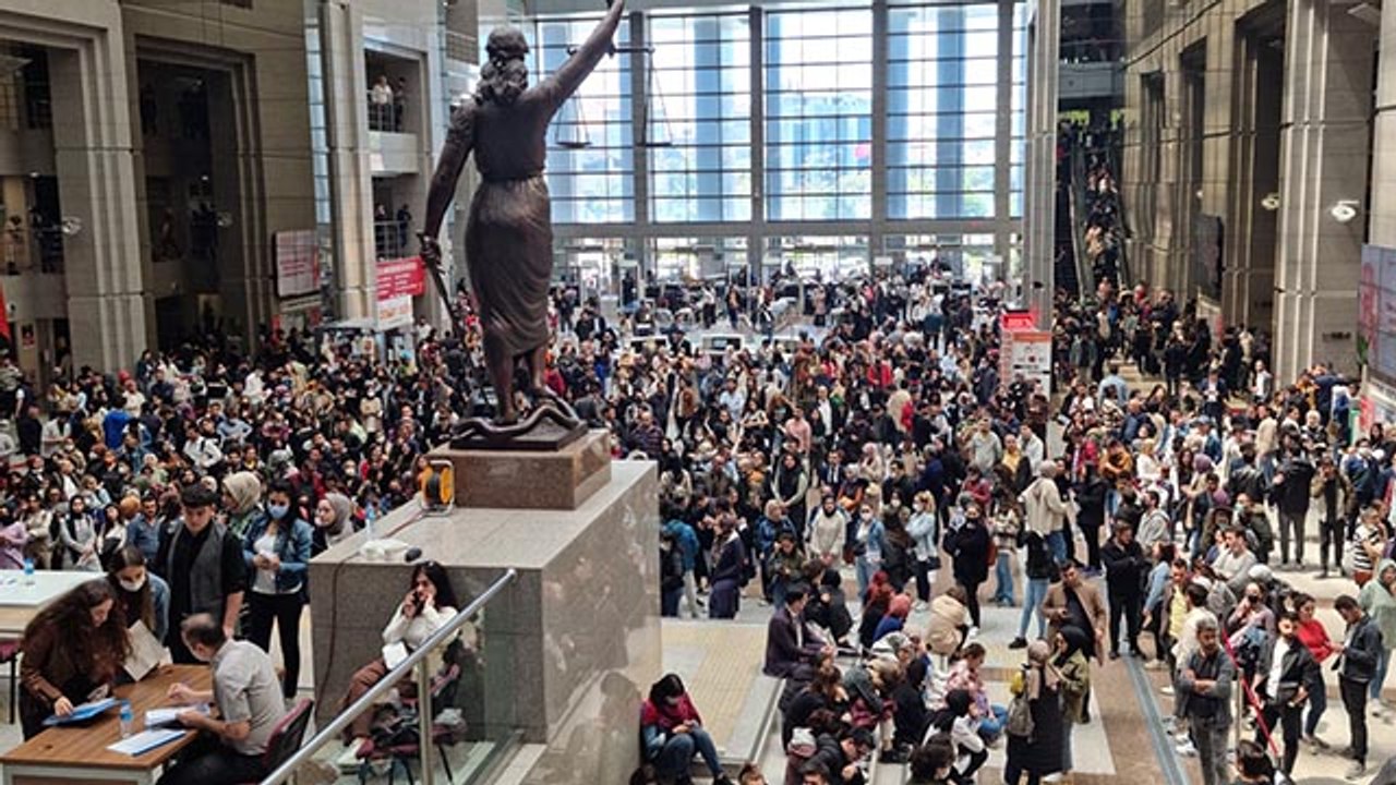 Adliyede izdiham: 384 kişilik kadro için 3 bin 233 kişi başvurdu