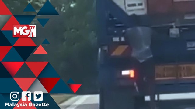 MG Viral : Lelaki mental lompat dari lori kontena