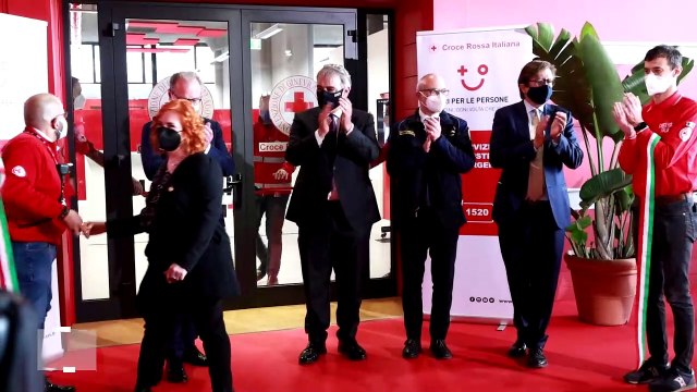 Roma, dentro la nuova centrale unica della Croce Rossa: Così rispondiamo alle solitudini