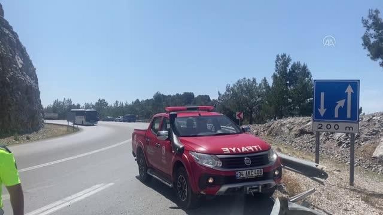 Uçuruma yuvarlanan otomobildeki 1 kişi öldü, 2 kişi yaralandı