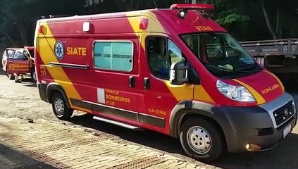 Homem sofre fratura em forte colisão entre motocicleta e caminhão no Bairro Parque São Paulo