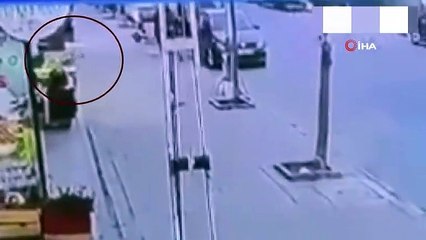Bu kaçıncı dehşet! Sokak köpeğinden kaçan çocuğa minibüs çarptı