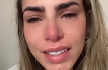 Erika Schneider não segura as lágrimas ao explicar motivo de fim de namoro com Bil Araújo