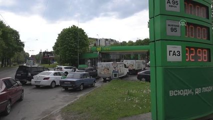Ukrayna'daki akaryakıt sıkıntısı araç kuyruklarına neden oldu