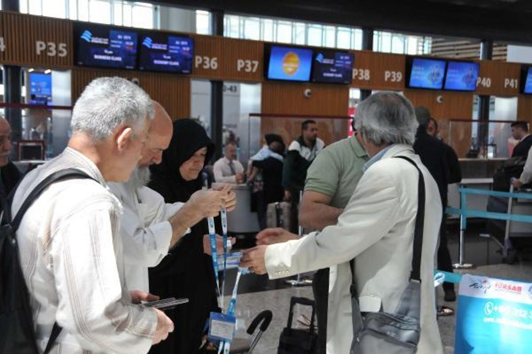 İlk umre kafilesi 2 yıl aradan sonra kutsal topraklara gitti
