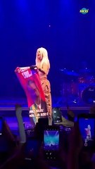 Luísa Sonza exibe bandeira do Lula  em João Pessoa