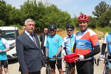 Bisikletçilerin Selanik'ten Samsun'a taşıdığı "Ata toprağı" Tekirdağ'a ulaştı