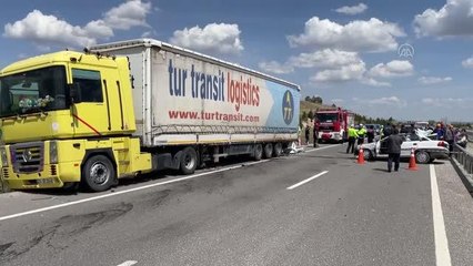 Son dakika haberi! Tıra çarpan otomobildeki 1 kişi öldü, 1 kişi yaralandı