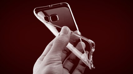 El truco fácil y sencillo para limpiar la funda transparente del móvil