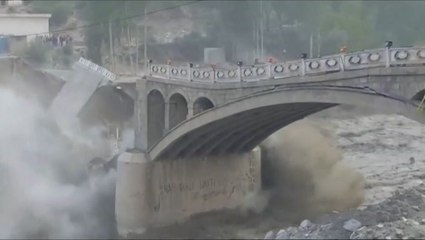 Glacial water collapses Pakistan bridge