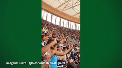 Torcida do Botafogo provoca a do Flamengo com "Time de Teatro" no Mané Garrincha