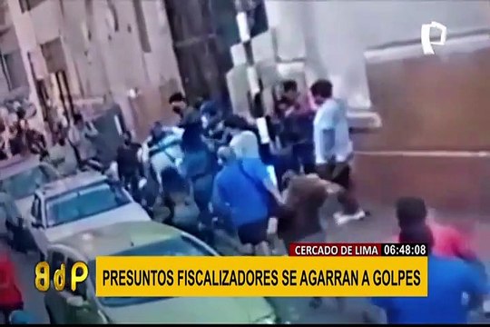 Perdieron los papeles: fiscalizadores de la MML se agarran a golpes en plena vía pública