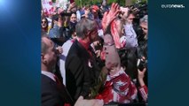 معترضان به جنگ اوکراین به سفیر روسیه در لهستان رنگ‌ پاشیدند