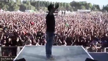 Quand l'éclairagiste du festival met de l'ambiance involontairement et devient une vraie star