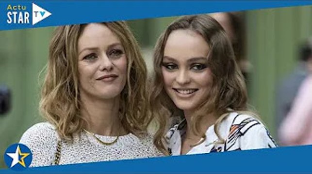 Lily-Rose Depp : en plein procès Johnny Depp-Amber Heard, son post sur sa mère Vanessa Paradis ne pa