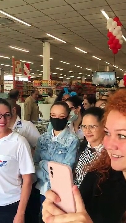 Mães que trabalham no supermercados Planalto recebem homenagem emocionante pelo Dia das Mães