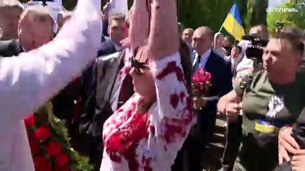 L'ambassadeur russe en Pologne aspergé d'un liq...