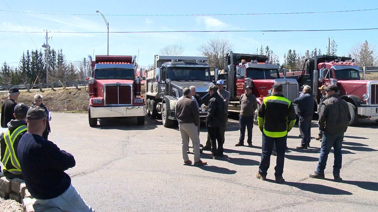 Hausse du prix du carburant : les camionneurs demandent l'intervention du gouvernement