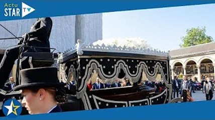 Obsèques de Régine : la "Reine de la nuit" n'avait pas choisi un corbillard, cette arrivée exubérant