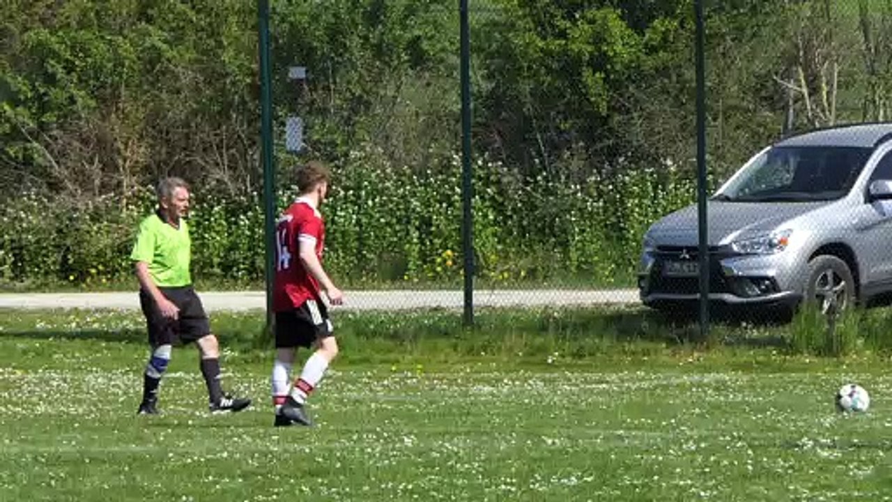 Das 1:1 für den TSV Dramfeld bei der SG Elliehausen/Esebeck durch Johannes Raub