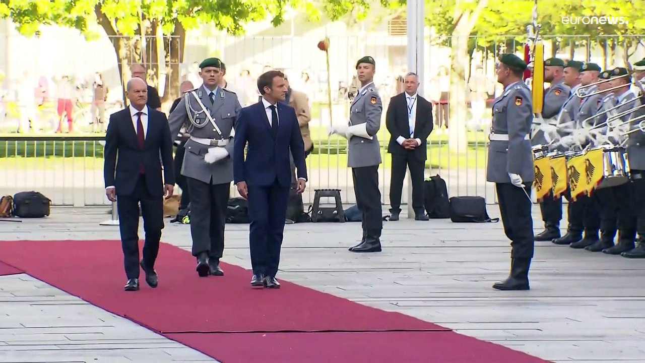 Sholz apoya la idea de Macron de crear un formato europeo para vecinos afines de la UE
