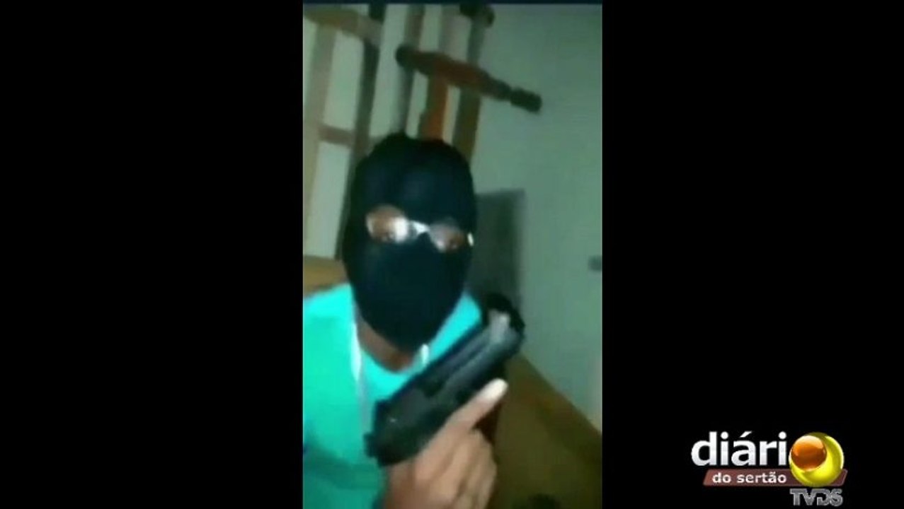 Radialista de Cajazeiras recebe ameaças por áudios e vídeos e diz que vai responder na bala