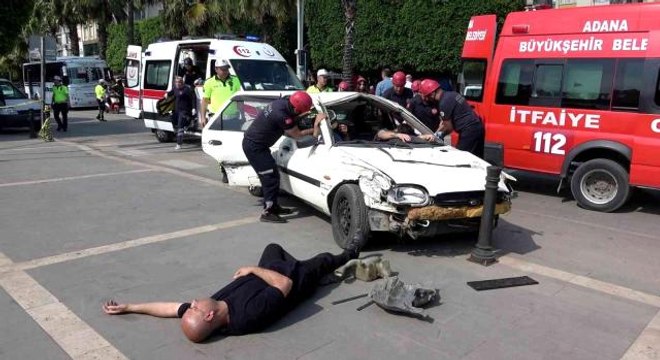 Son dakika haberleri: Adana'da trafik kazası tatbikatı gerçeğini aratmadı...Vatandaşlar tatbikatı ağzı açık izledi