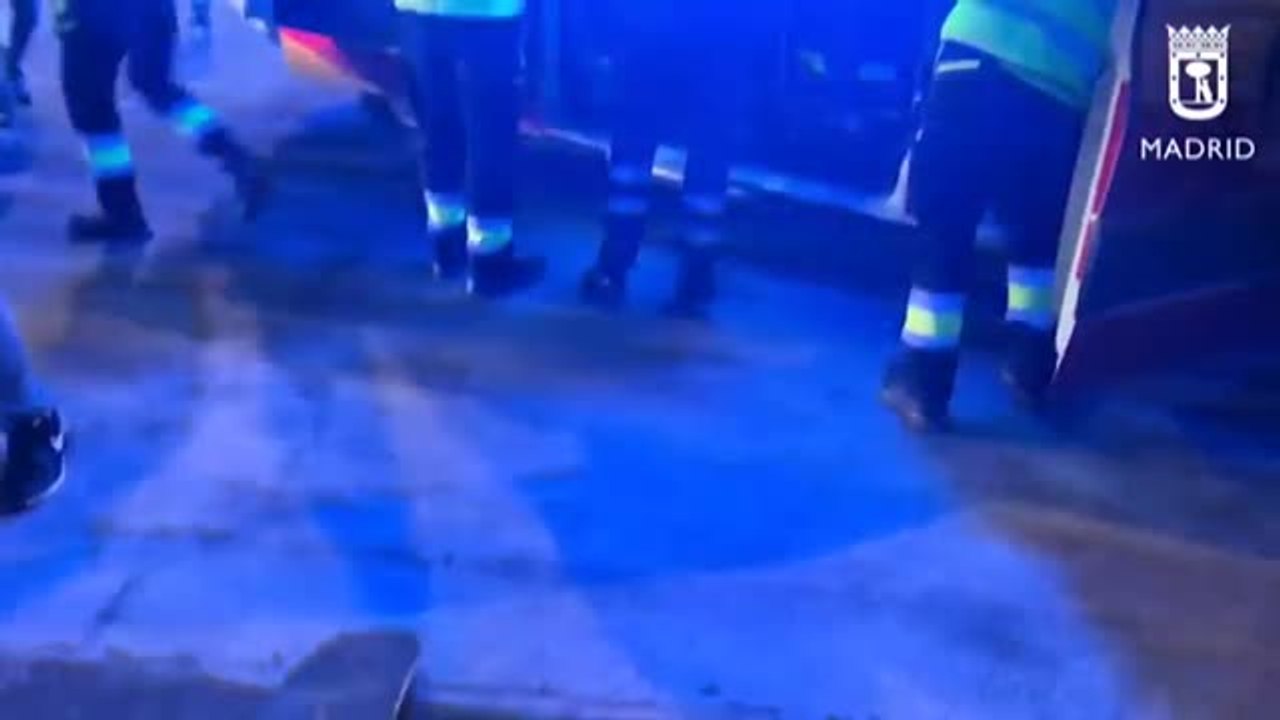 Herido muy grave un joven en Madrid al ser arrollado por un autobús cuando circulaba en monopatín