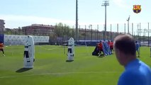 Risas y buenas vibraciones en el entrenamiento del FC Barcelona / FCB