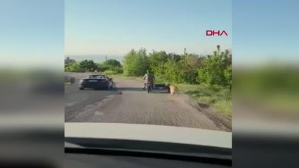 MOTOSİKLETİN ARKASINA BAĞLADIĞI KÖPEĞİ SÜRÜKLEDİ