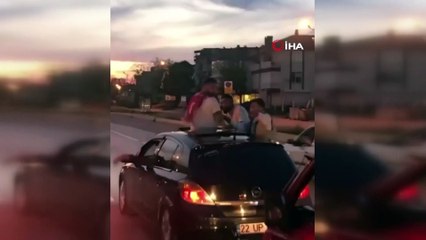 Trafikte tehlikeli asker eğlencesi