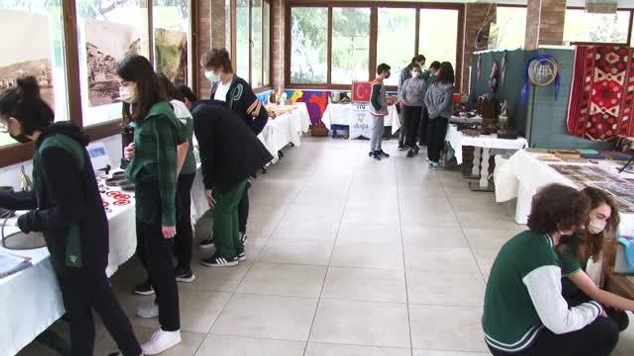 Son dakika haber... Antika tutkunu öğretmen öğrencilerini zamanda yolculuğa çıkarıyor