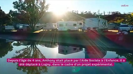 Un ado retrouvé mort dénudé dans un champ