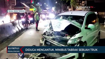 Diduga Mengantuk, Minibus Tabrak Truk