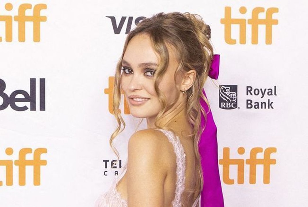 Lily-Rose Depp partage une photo de Vanessa Paradis jeune… C’est son sosie au même âge