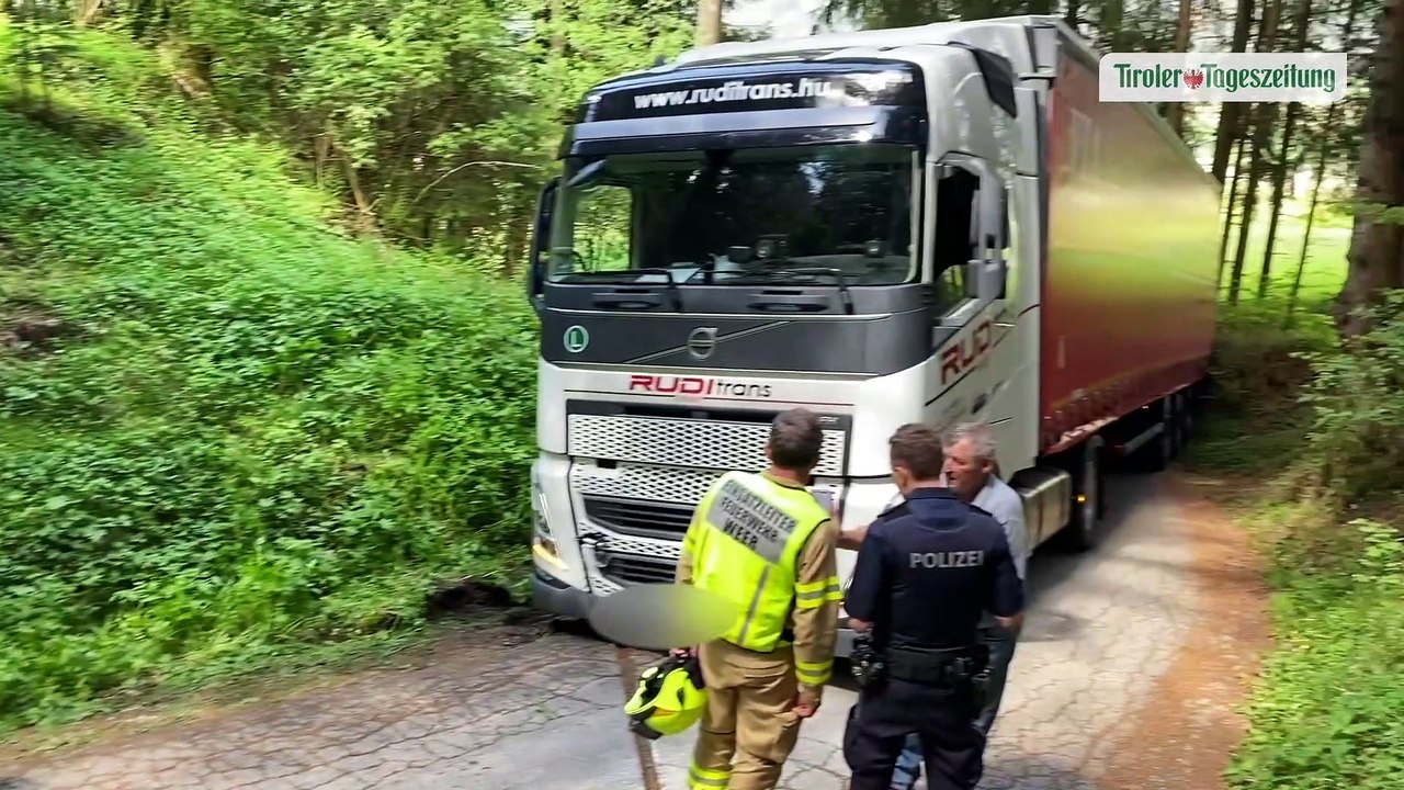 Navi-Irrfahrt: Lkw-Lenker verirrte sich in Wald in Weer