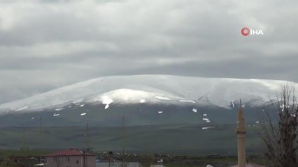 Kars'ta yüksek kesimlere kar yağdı