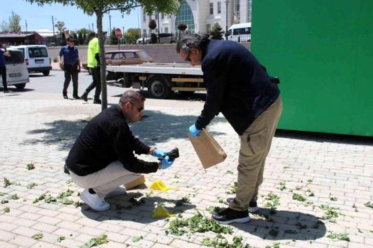 Karaman'da fünye ile patlatılan bez çantadan ıspanak çıktı