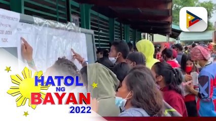 Gate ng Palma Gil, DepEd Integrated School sa Talaingod Davao del Norte, halos matumba sa dami ng mga gustong pumasok para makaboto