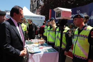 "Alkol gözlüğü" takan Vali Ümit ve protokol üyeleri kaleye şut atmaya çalıştı