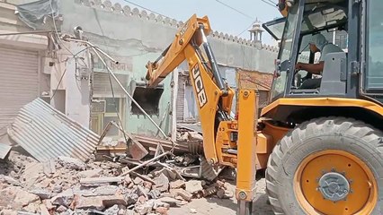 बीके स्कूल व कांता खतूरिया कॉलोनी में हटाए अतिक्रमण