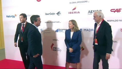 Calviño rechaza posar para una fotografía al volver a ser la única mujer