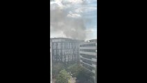 Hauts-de-Seine: Un impressionnant incendie en cours dans les anciens locaux de Canal  à Issy-les-Moulineaux