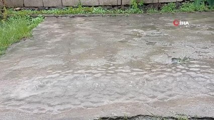 Erciş'te yağmur ve dolu yağışı