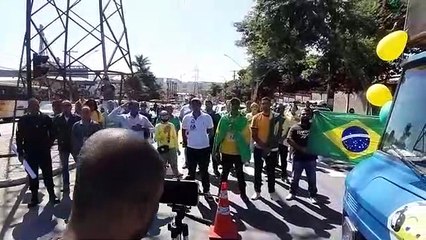 Manifestantes protestam contra Lula em Contagem