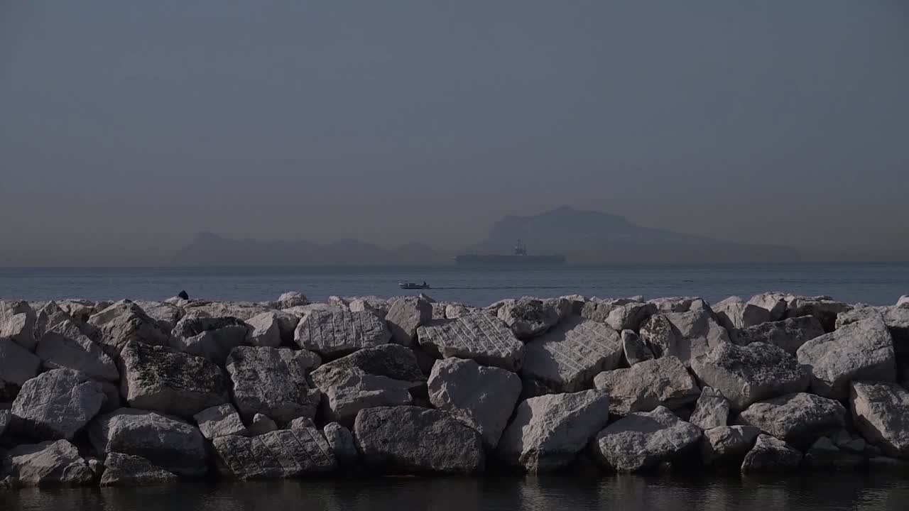 Arrivata nel golfo di Napoli la portaerei statunitense Truman