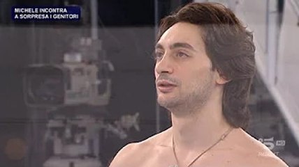 Michele riceve una grande sorpresa nel talent arrivano i genitori E' tempo di sorprese per gli ulti