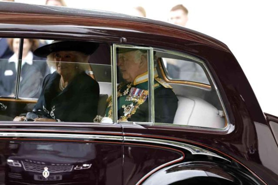 İngiltere Parlamentosu'nun açılış konuşmasını Kraliçe yerine oğlu Prens Charles yaptıCharles hükümetin önceliklerini açıkladı