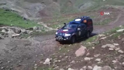 Siirt'te Mayıs ayında kar yağdı, 10 kişilik aile donmaktan kurtuldu, 30 küçükbaş hayvan telef oldu